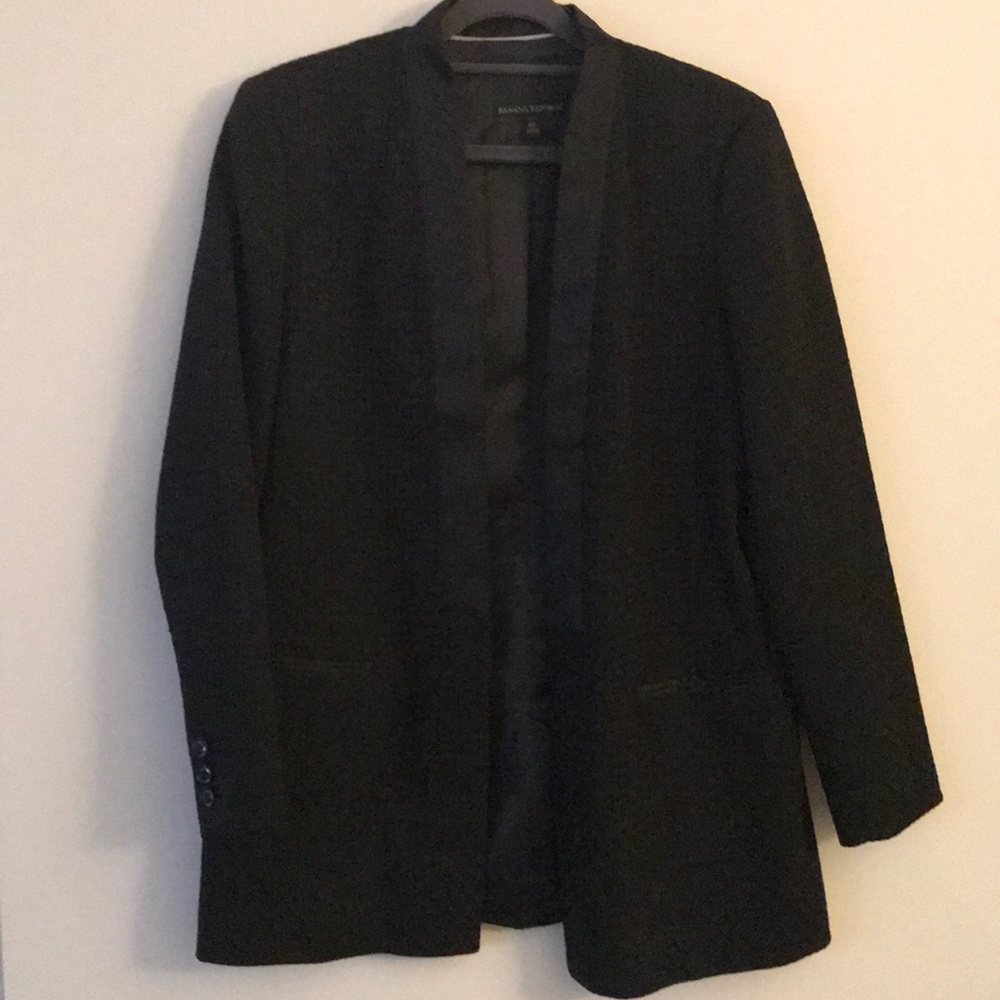 Like new Banana Republic beautiful black blazer